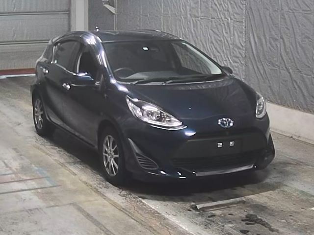 Toyota AQUA 2021 8237017-7