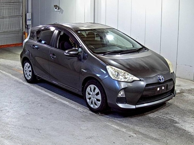 Toyota AQUA 2014 8237018-0