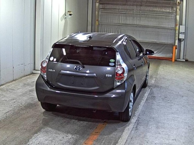 Toyota AQUA 2014 8237018-5