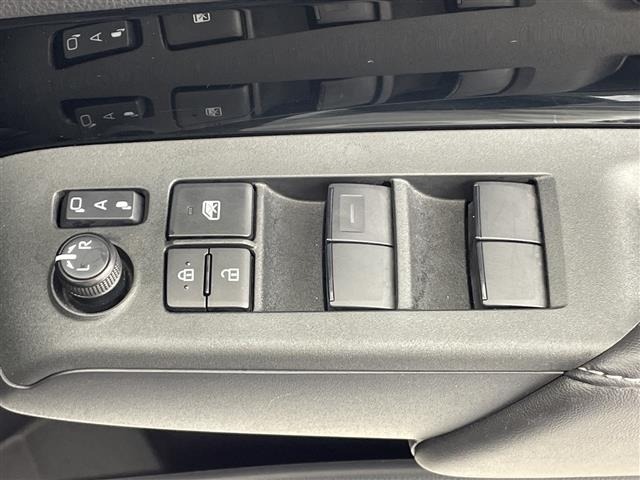 Toyota AQUA 2025 8237310-6