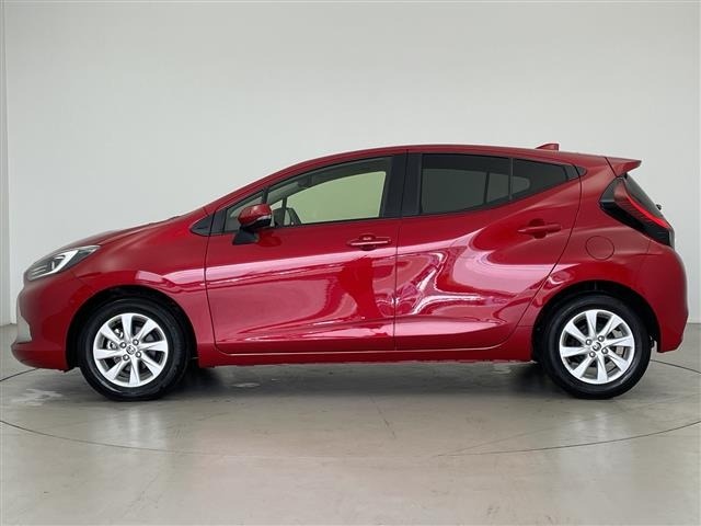 Toyota AQUA 2022 8237384-2