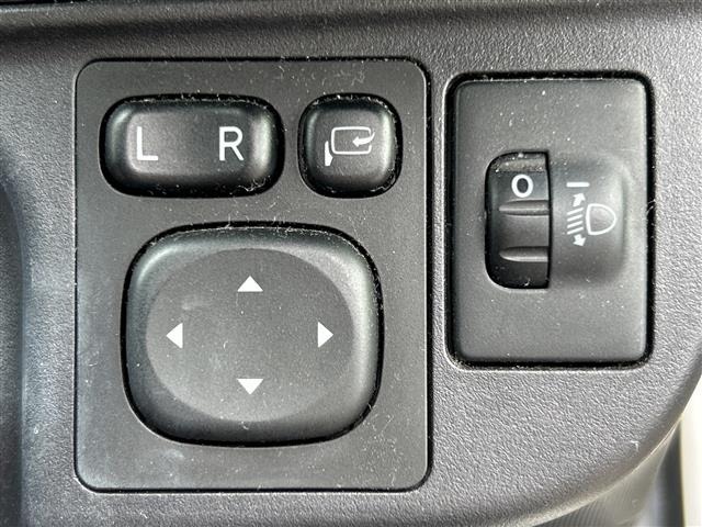 Toyota AQUA 2014 8237422-11