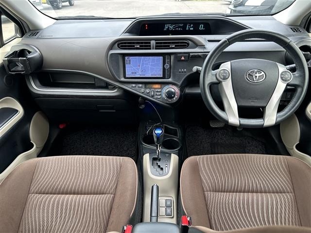 Toyota AQUA 2014 8237422-16