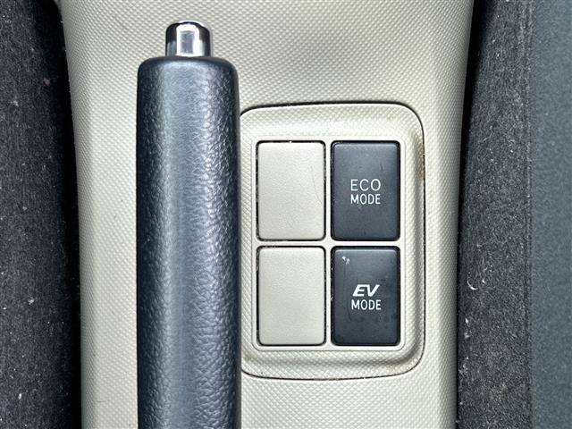 Toyota AQUA 2014 8237422-20