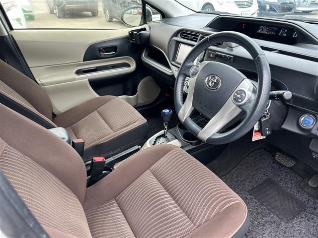 Toyota AQUA 2014 8237422-4