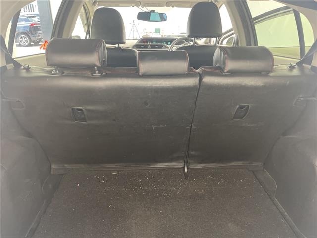 Toyota AQUA 2012 8237423-1