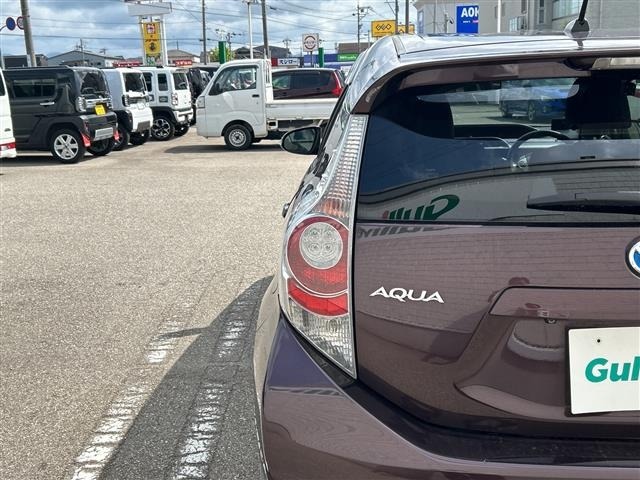 Toyota AQUA 2013 8237431-15
