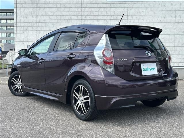 Toyota AQUA 2013 8237431-30