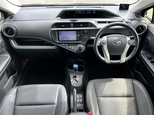 Toyota AQUA 2013 8237431-31