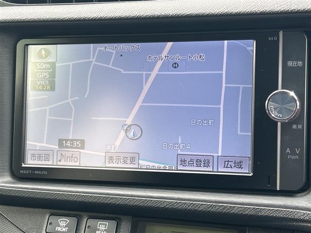 Toyota AQUA 2013 8237431-32