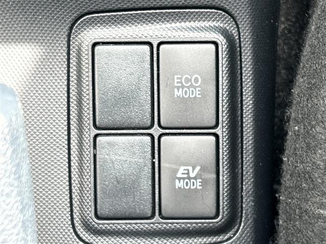 Toyota AQUA 2013 8237431-39