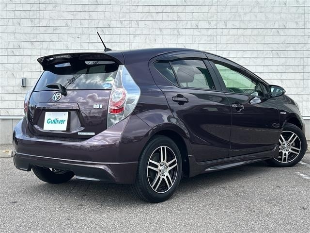 Toyota AQUA 2013 8237431-9