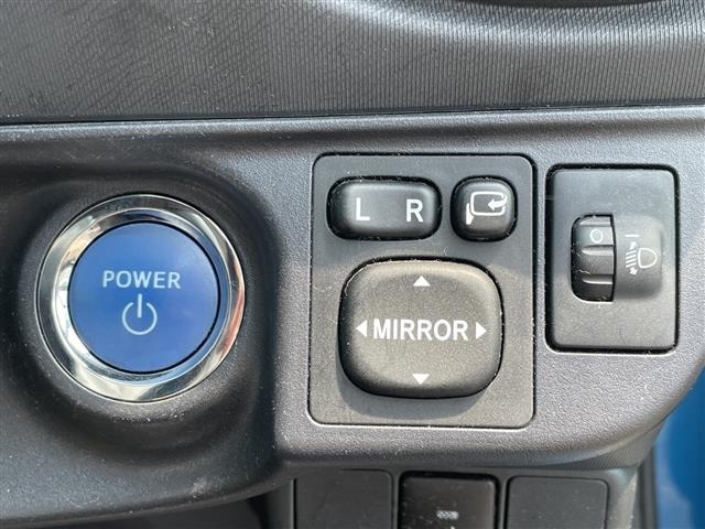Toyota AQUA 2013 8237433-1