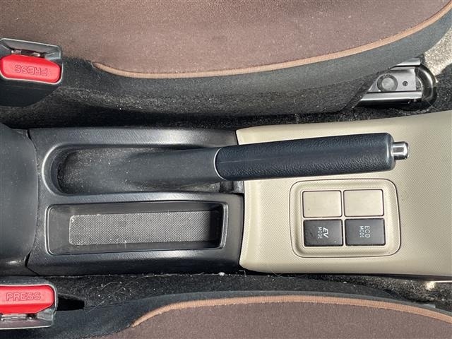 Toyota AQUA 2013 8237433-12