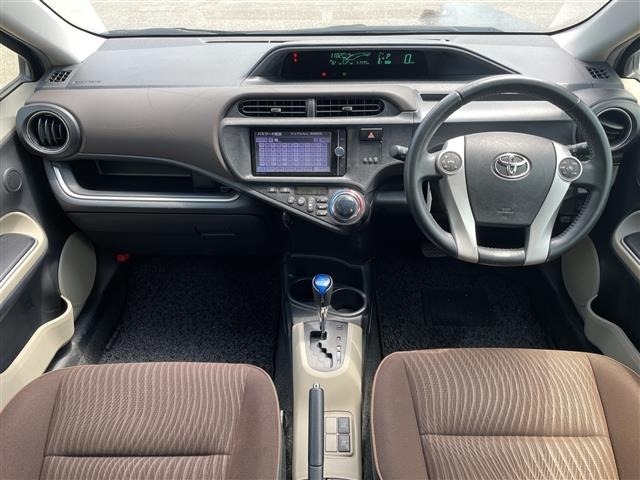 Toyota AQUA 2013 8237433-15