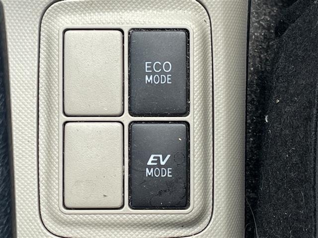 Toyota AQUA 2013 8237433-19
