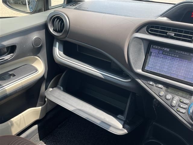 Toyota AQUA 2013 8237433-4