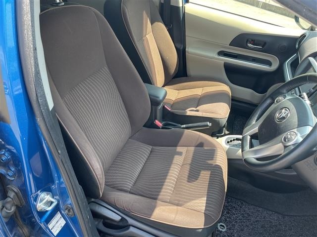 Toyota AQUA 2013 8237433-6