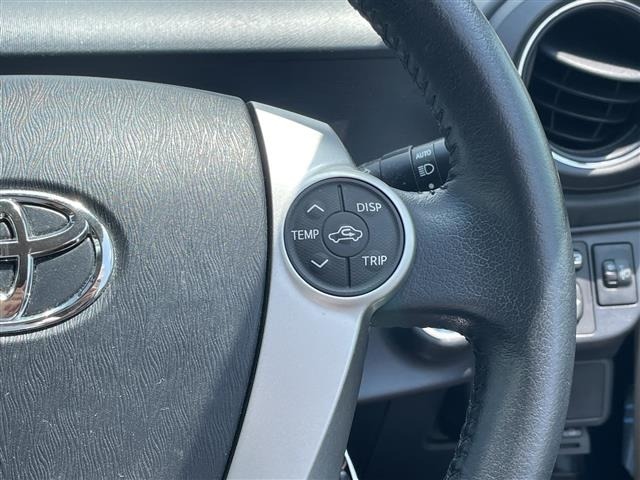 Toyota AQUA 2013 8237433-8