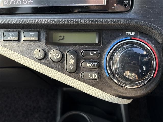 Toyota AQUA 2014 8237447-11