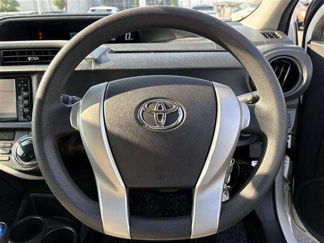 Toyota AQUA 2014 8237447-7