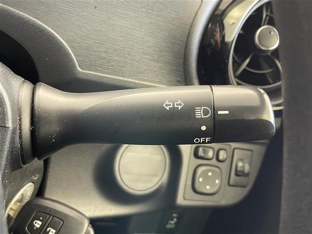 Toyota AQUA 2015 8237461-8