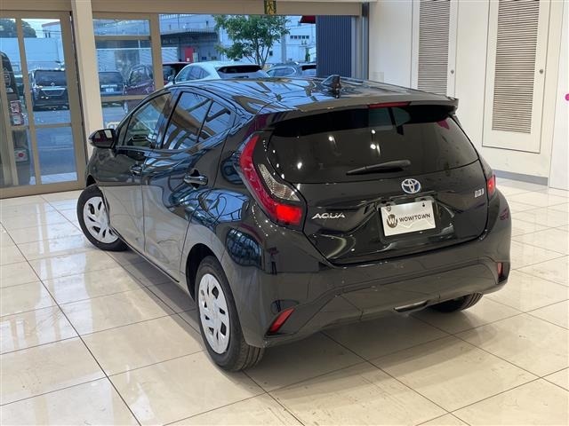 Toyota AQUA 2023 8237479-13