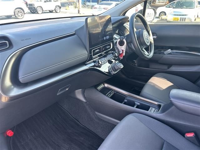 Toyota AQUA 2021 8237480-4