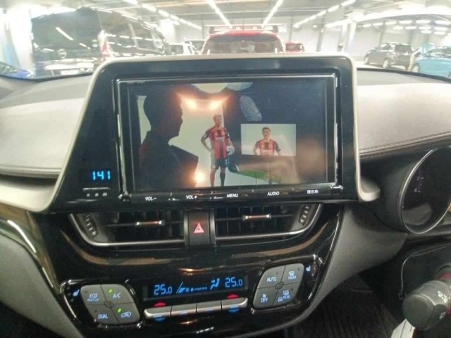 Toyota C-HR 2017 8240191-11