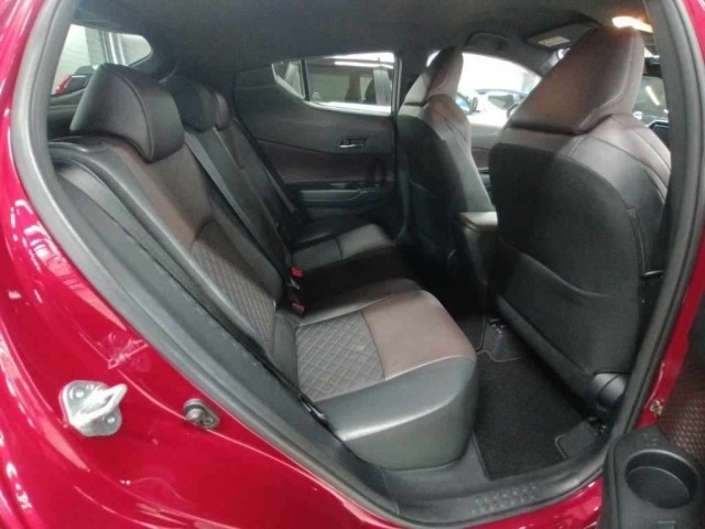 Toyota C-HR 2017 8240191-12