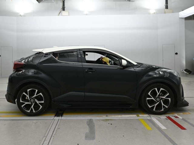 Toyota C-HR 2018 8240218-3