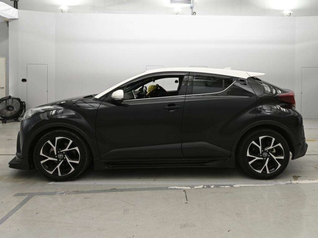Toyota C-HR 2018 8240218-4