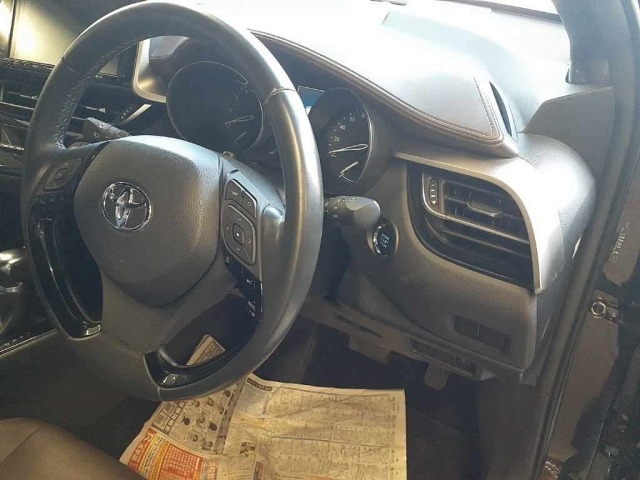 Toyota C-HR 2018 8240218-9