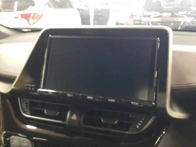 Toyota C-HR 2016 8240220-12