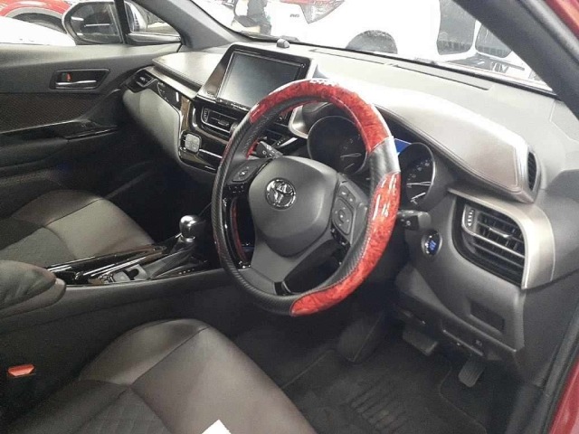 Toyota C-HR 2016 8240220-9
