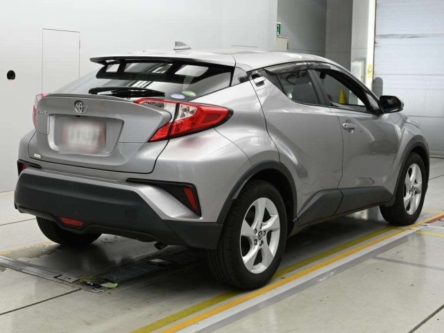 Toyota C-HR 2017 8240223-1