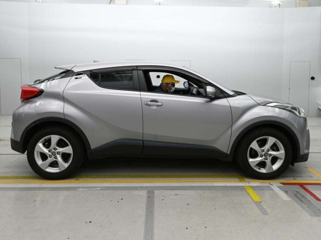 Toyota C-HR 2017 8240223-3