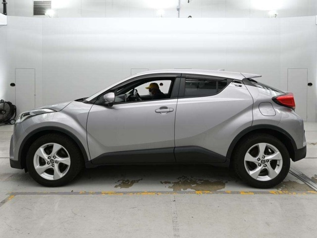 Toyota C-HR 2017 8240223-4