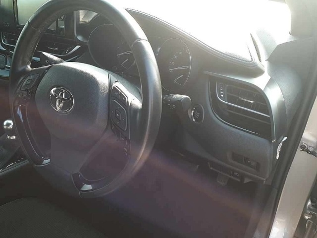Toyota C-HR 2017 8240223-9