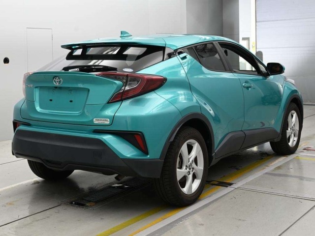Toyota C-HR 2018 8240224-1