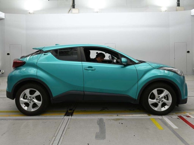 Toyota C-HR 2018 8240224-3