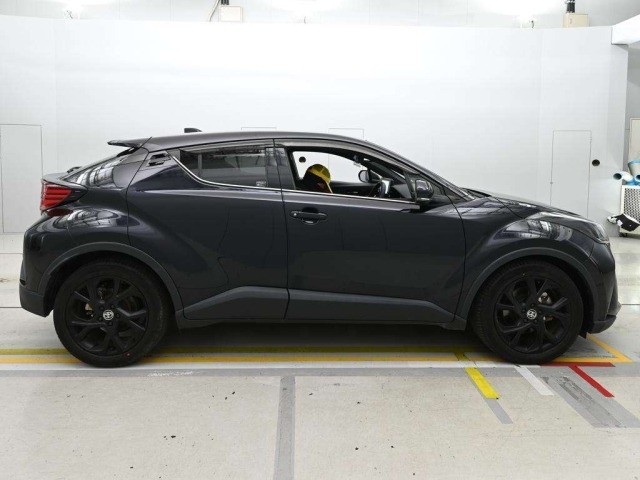 Toyota C-HR 2021 8240225-3