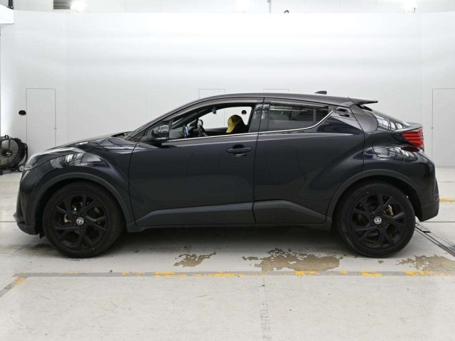 Toyota C-HR 2021 8240225-4