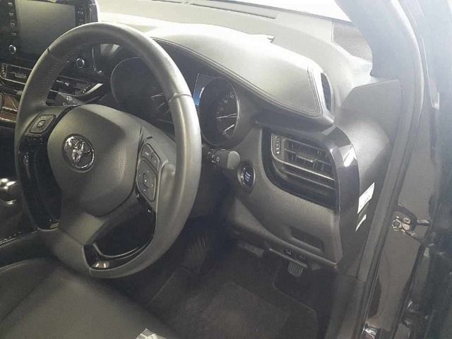 Toyota C-HR 2021 8240225-9