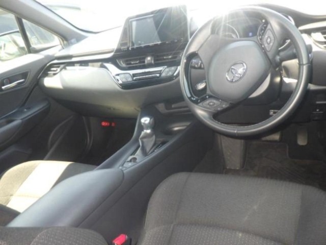 Toyota C-HR 2018 8240227-3