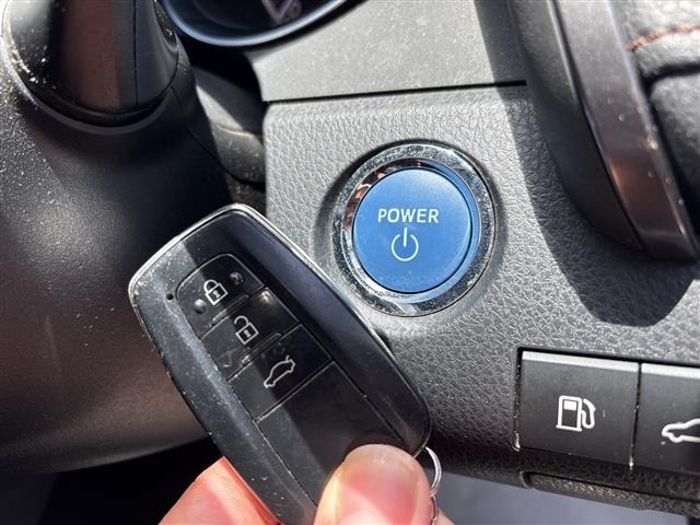 Toyota CAMRY 2017 8240880-21