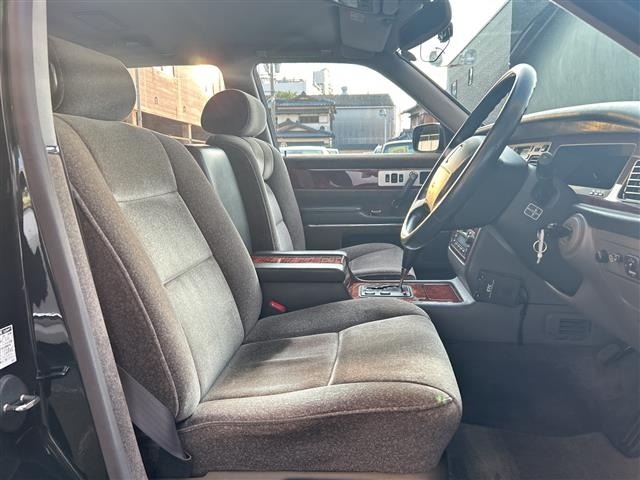 Toyota CENTURY 1999 8244369-2