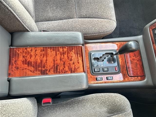 Toyota CENTURY 1999 8244369-7