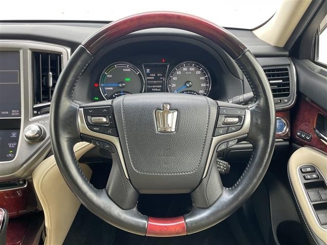 Toyota CROWN MAJESTA 2017 8244080-1