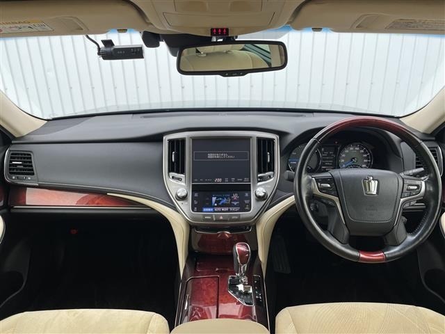 Toyota CROWN MAJESTA 2017 8244080-16